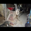 Hier können sie von den (gekochten) Reiskörnern die Spelzen entfenen lassen